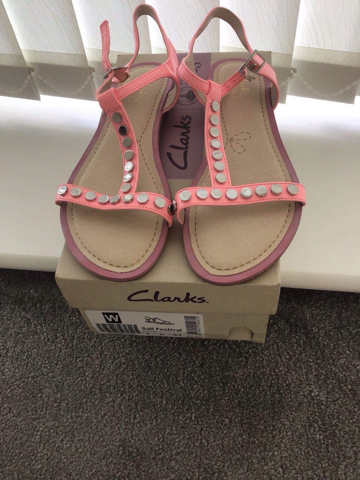 SAOLA Sandali estivi Clarks nuovi ancora con scatola. Suola cuscino.