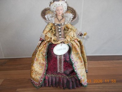 Eine Sammlerpuppe im Tudor-Stil namens Caroline 10 Zoll