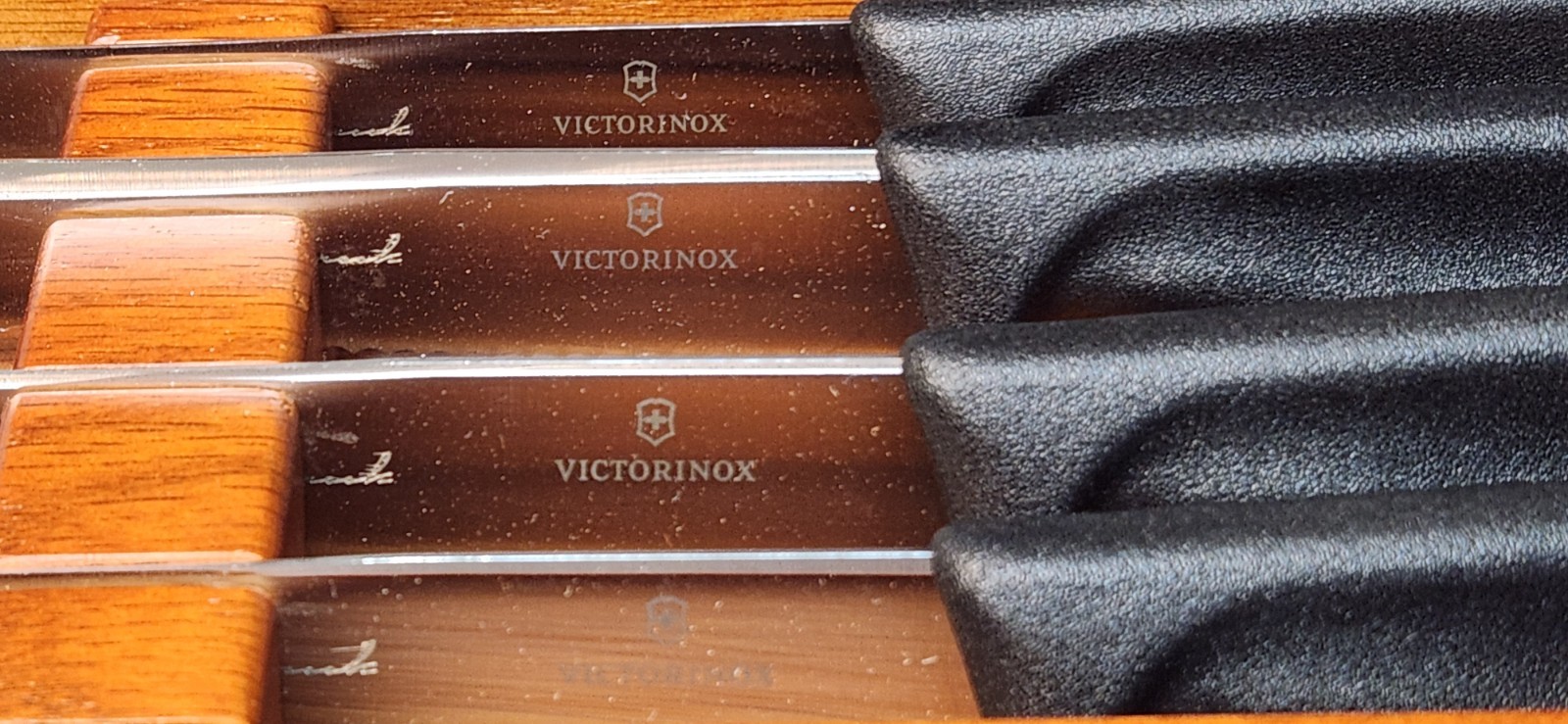 Set 4pc Serrated W/ Wood Case Cedar Brook