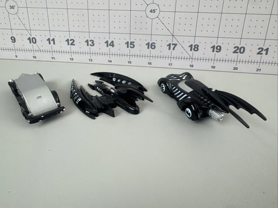 Batman Forever Diecast 1/64 Set Of 3 1995 VTG DC Toy Cars & Bat Plane - Image 3 of 4