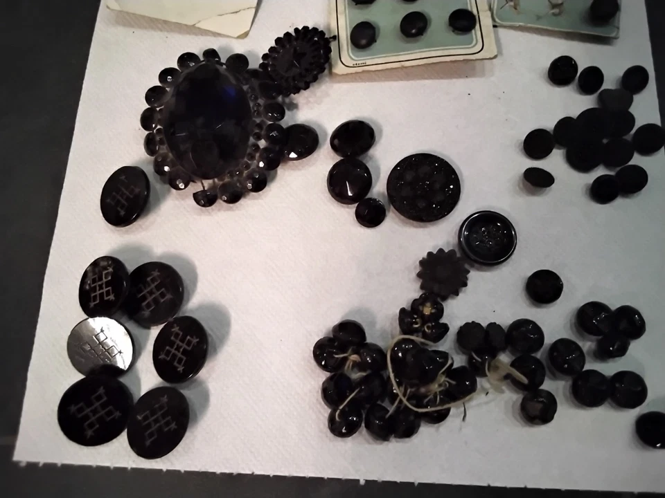 Gros Lot De Boutons Anciens Vintage Mercerie  Couture - Photo 3/4