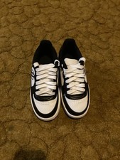 Heelys Size 2 Youth skates Sneekers Black And White Lace Up