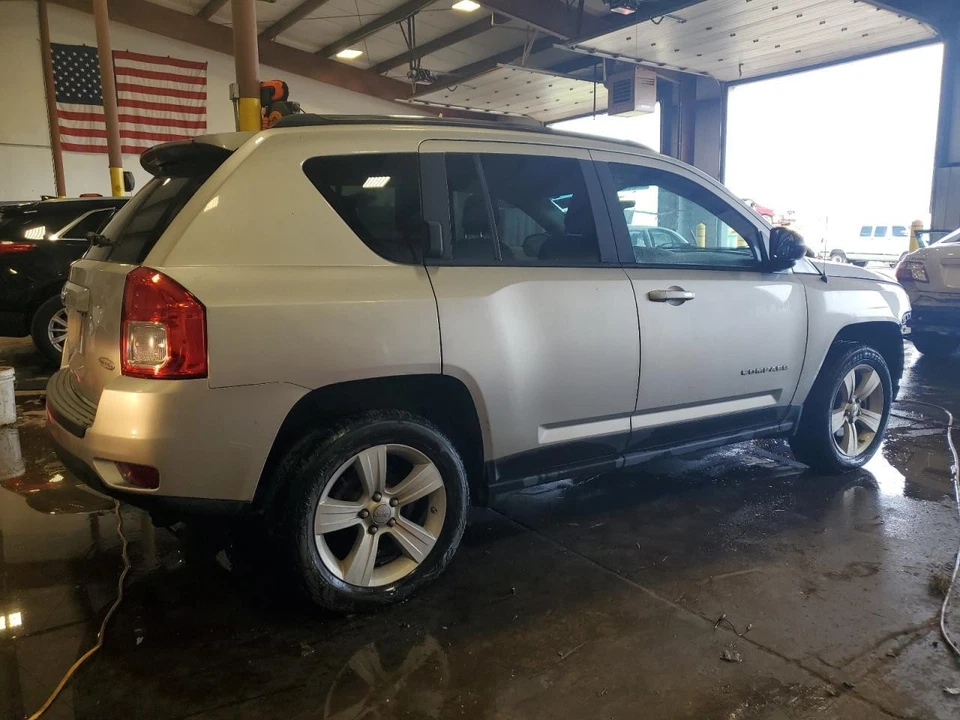 Used Rear Left Door Assembly Rear Side fits: 2012 Jeep Compass electric privacy Foto 3 de 4