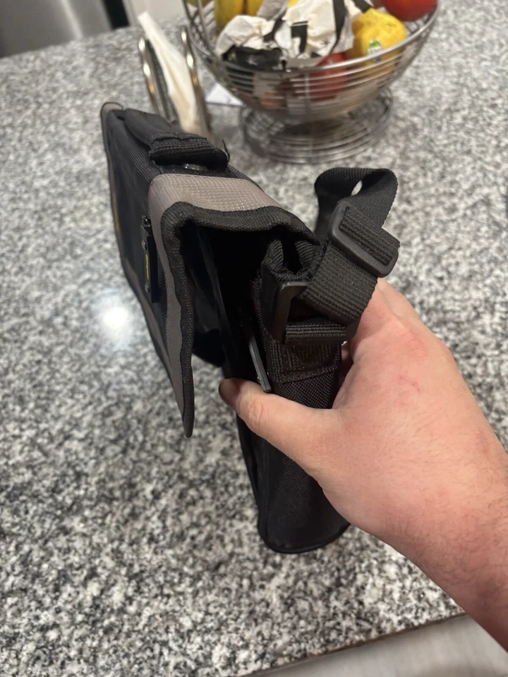 Bolso de hombro Targus usado para computadora portátil - ¡Mensajero asequible! Foto 2 de 4