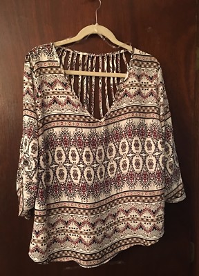 juniors plus blouse, fun back , 3/4 sleeve top, paisley print 