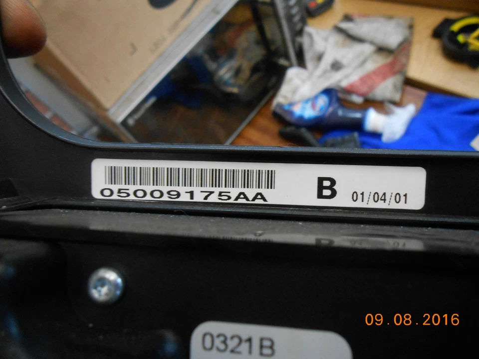 PANEL DE AJUSTE ENVOLVENTE CHRYSLER VOYAGER 2001 CONTROL DE CALEFACCIÓN VENTILACIÓN DE AIRE 05009175AA  Foto 4 de 4