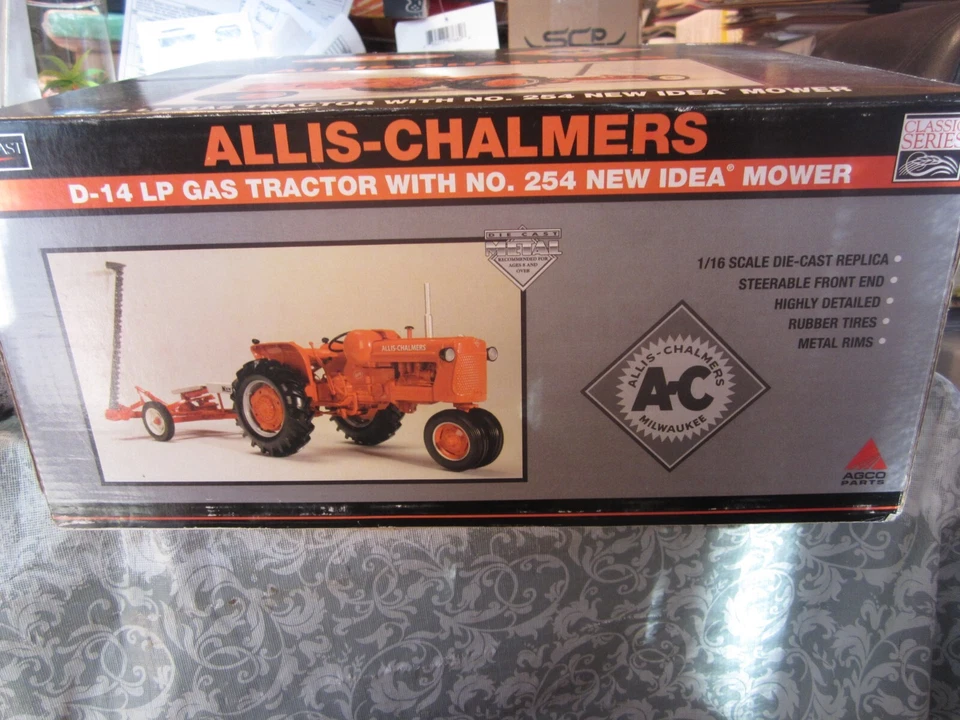2007 SpecCast CLASSIC 1/16 Allis-Chalmers D-14 LP Gas Tractor & New Idea Mower - Image 2 of 4