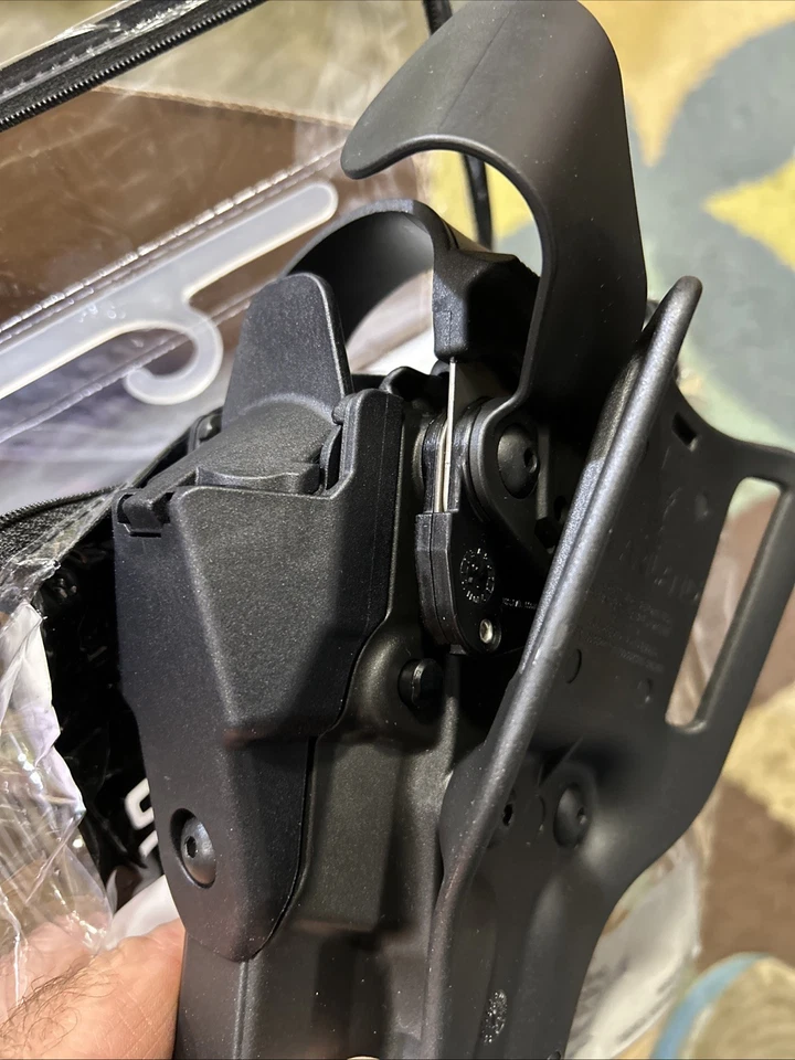 Safariland Right Handed Duty Holster - Sig Sauer P320RX Carry Level 3 - Image 3 of 4