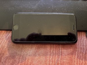 Apple iPhone 7 - 128GB - Schwarz (Ohne Simlock)