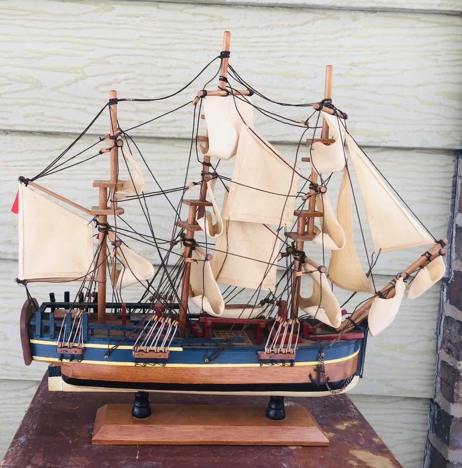 Barco de madera The Endeavor 19 x 18 vintage Foto 2 de 4