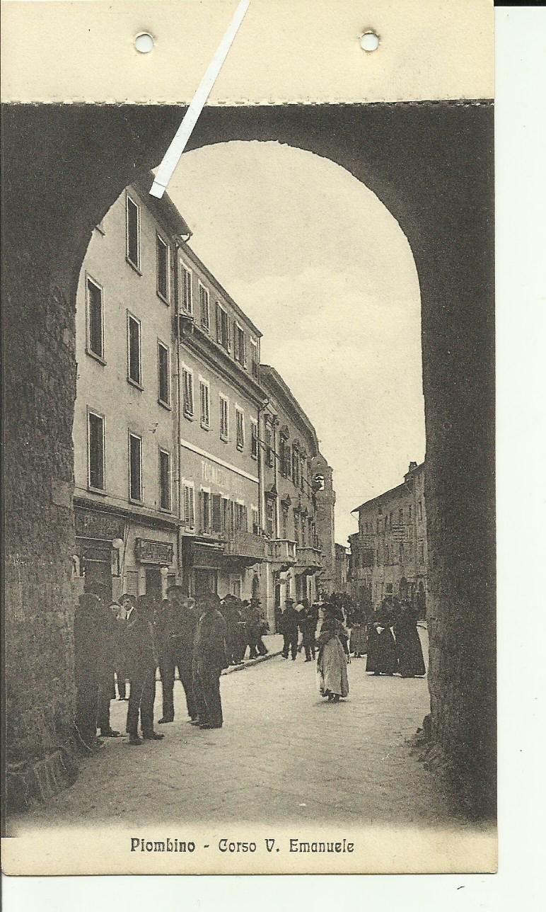 CARTOLINA PIOMBINO " CORSO VITTORIO EMANUELE " NUOVA F.P.
