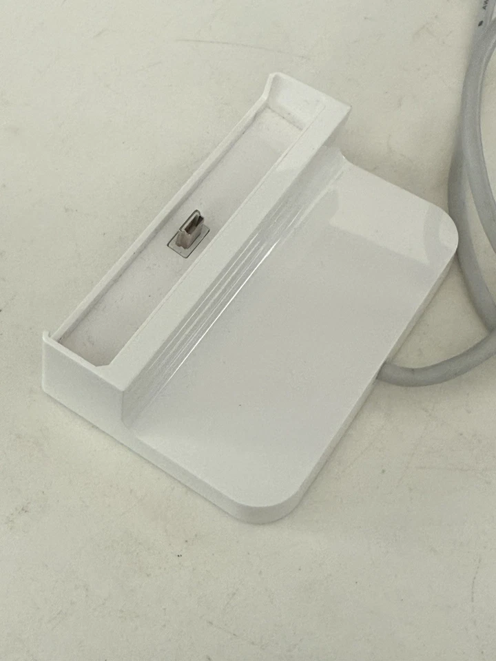 Base Seagate FreeAgent Go blanca con cables N.º de parte: 100524044 USB 2.0 a USB 3.0 Foto 2 de 4