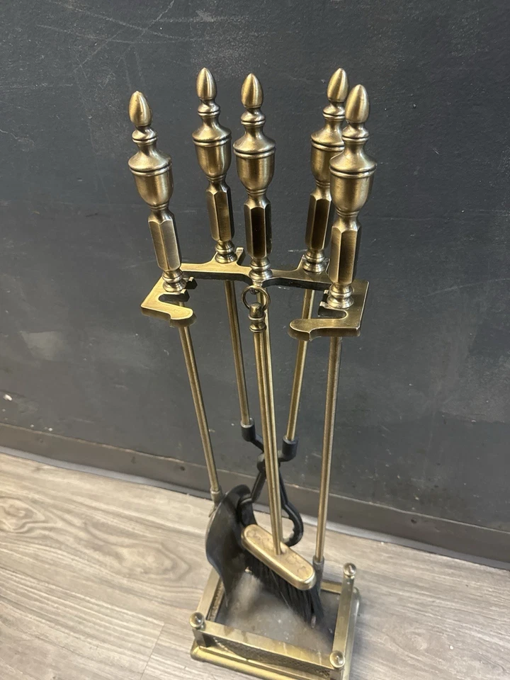 Conjunto de ferramentas vintage de latão maciço para lareira com suporte decorativo - Imagem 3 de 4