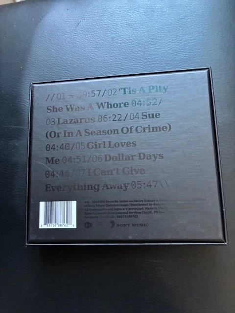 David Bowie: Blackstar (limited MM/Saturn exklusive Box inkl. Pin) CD im Digipak - Bild 2 von 3