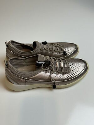 Ecco Soft Shoes Womens size 38EU/ Metallic Danish
