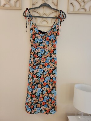 NWOT- Francescas Mi Ami Dress Size Small. Floral Adjustable Straps. 