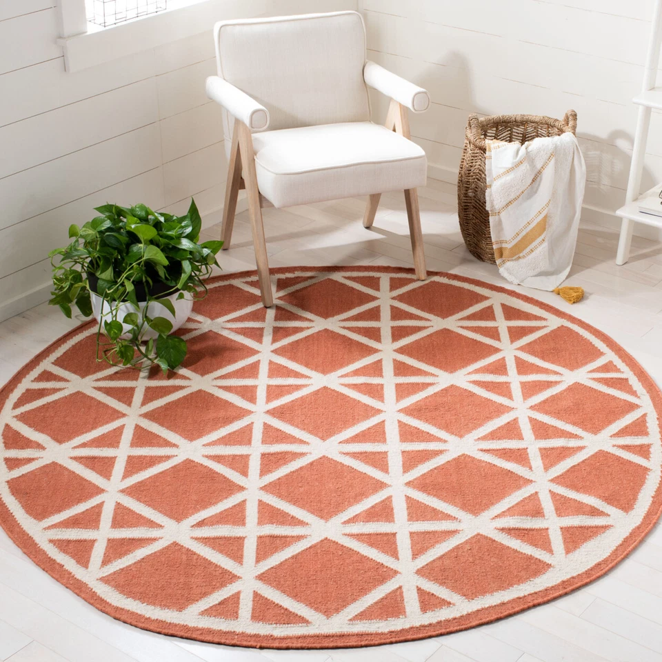 SAFAVIEH Dhurries DHU558A Handwoven Red / Ivory Rug - Image 2 of 4