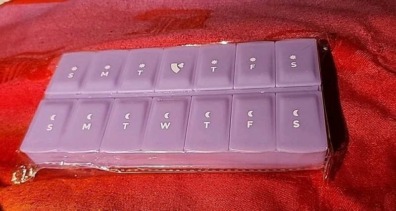 Large Pill Organizer 2 Times a Day, AM PM Pill Box 7 Day, 14 Dividers Lavender 