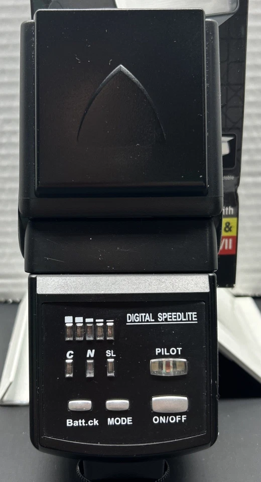 New Bower TTL Dedicated Autofocus Power Zoom Flash for Nikon And Canon DSLRs dHD - Image 3 of 4