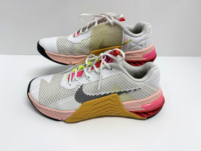 Nike Metcon 7 'Bright Crimson' Running Sneakers, runs small, size 6.5-7 womens