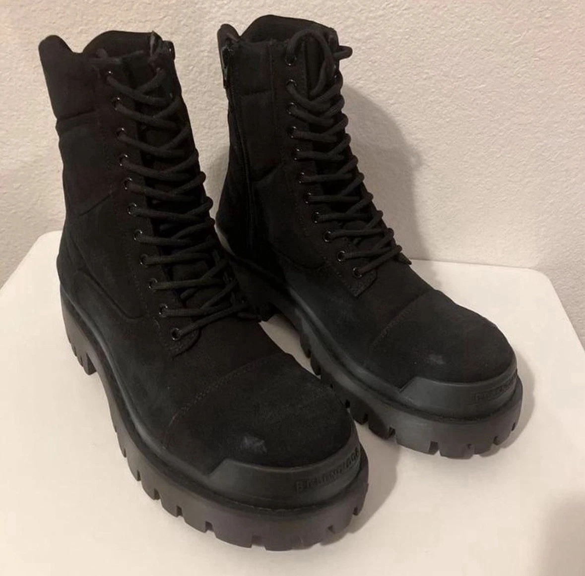 Balenciaga Black Mid (2-2.9 in) Heel Height Boots for Women  display picture 3