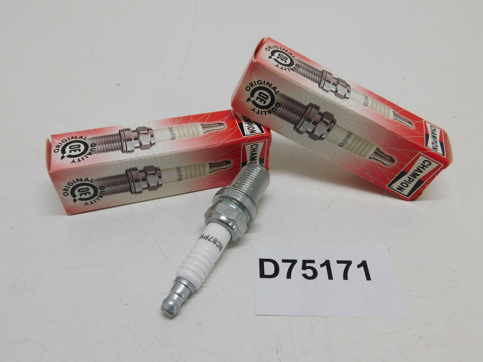2 Pieces Candle Spark Plug Champion RC87PYC 55182623