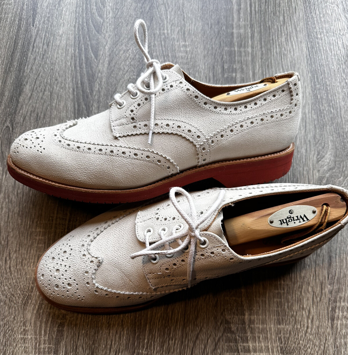 SAOLA Scarpe da derby Trickers Bourton Wingtip in pelle scamosciata brogue sabbia talpa UK 10 US 11 larghe