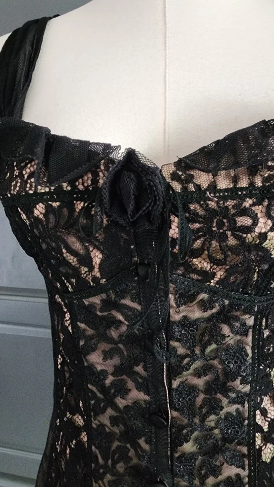 Camiseta sin mangas vintage Nanette Lepore negra de encaje talla 12 *funciona pequeña* mediana Foto 2 de 4