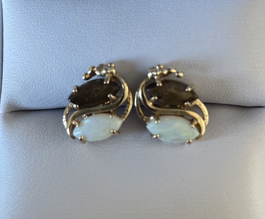 Opal Stud Earrings in 14k Yellow Gold 2.14g Free Shipping Included-image