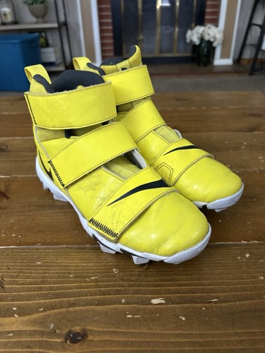 Nike Force Savage 2 Shark Football Cleats Boys Youth Size 4.5