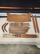PIECES DE CHAISE ANCIENNES VINTAGE PRESSÉES SUPPORTS EN BOIS SCULPTÉ SPINDALES