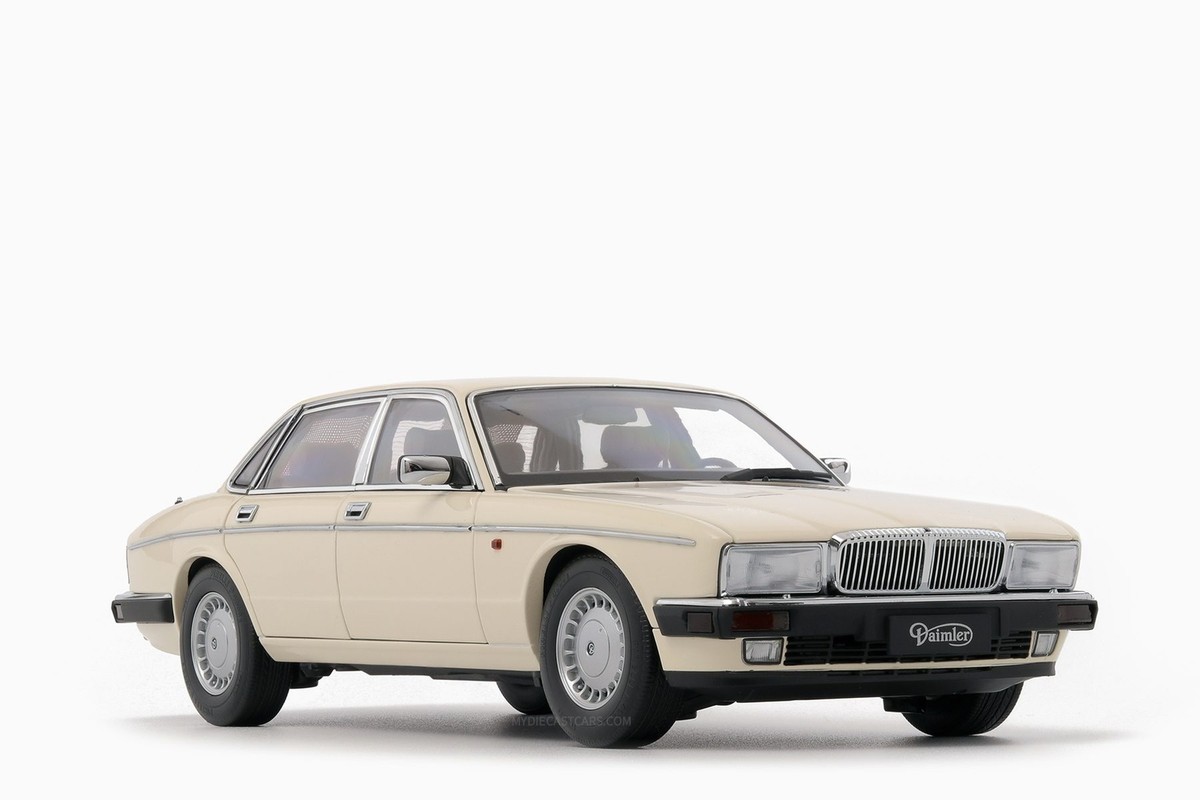 Jaguar Daimler XJ6 (XJ40) - Glacier White 1:18 by Almost