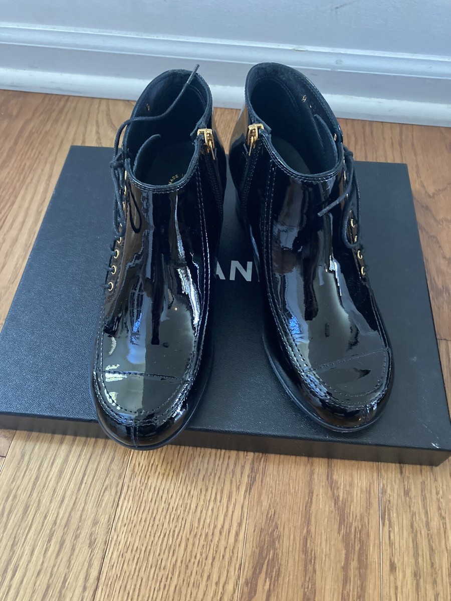 シャネル NIB 100% AUTH Chanel 15A Black Patent Leather CC Logo Side Lace Up