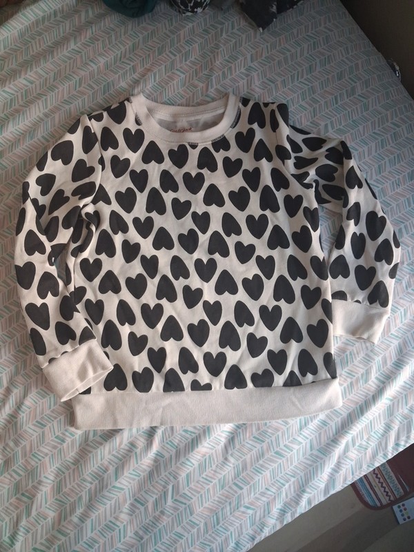 Cat And Jack Size Medium 7/8 White And Black Heart Sweatshirt