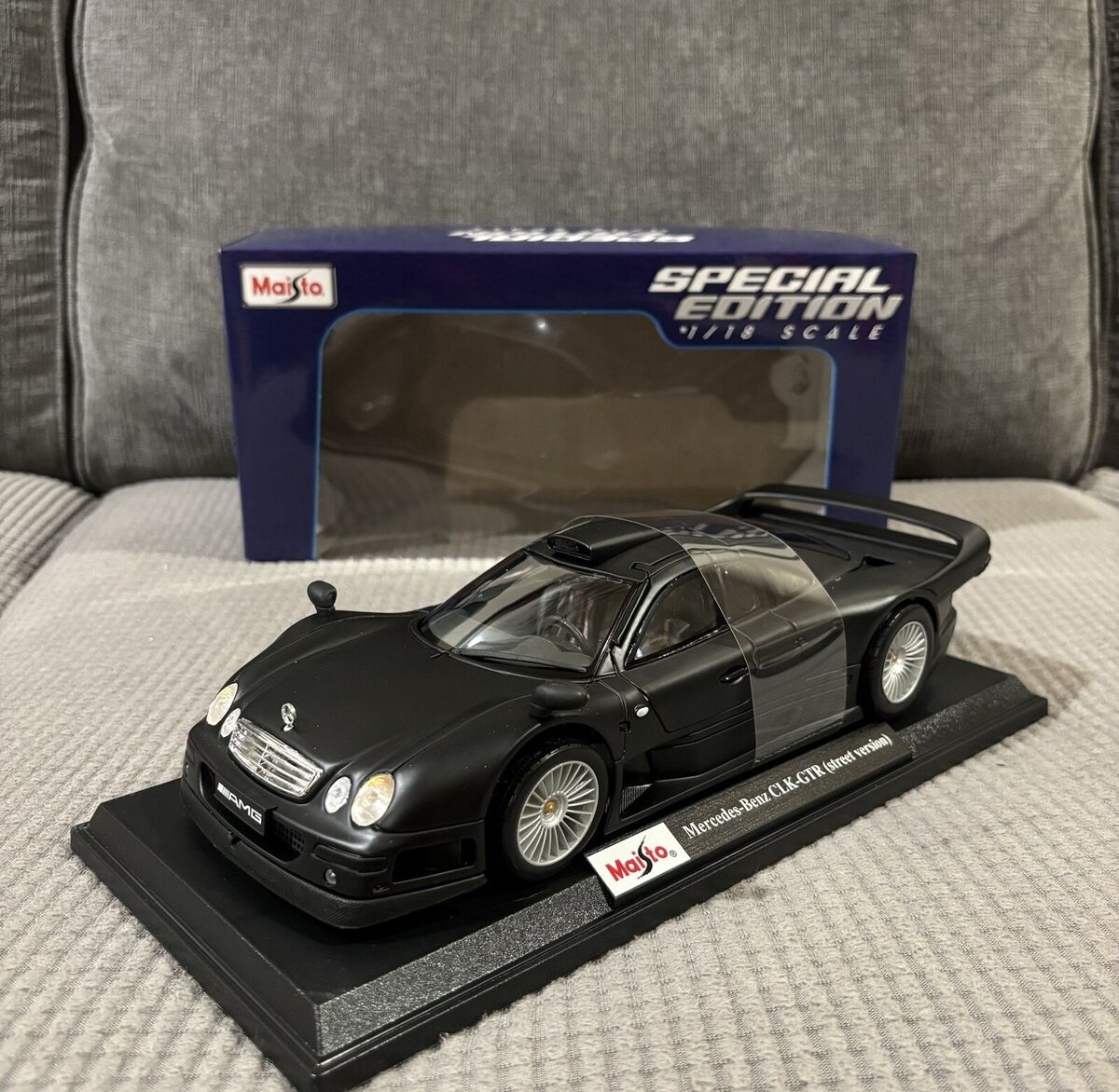 1/18 Maisto Mercedes-Benz CLK-GTR Matt Black Street version 1/18 Maisto Mercedes-Benz CLK-GTR Matt Black Street version