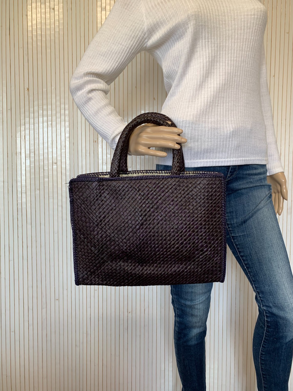 Bolso Trenzado De Fibras Naturales De Rafias Marrón Y Púrpura