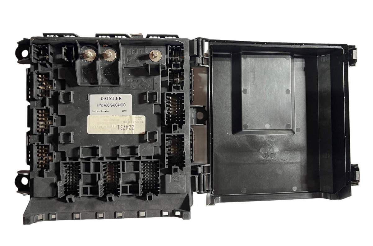 Freightliner Cascadia Fuse Panel SSAM A06-94904-000 | eBay