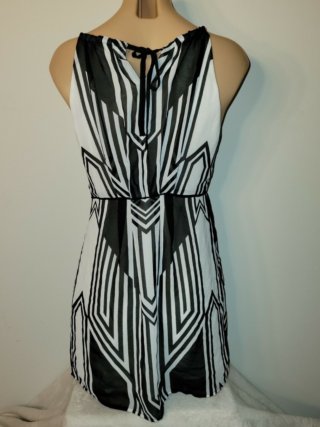 Cache Medium? Black White Chic Abstract Ruched Wa… - image 3