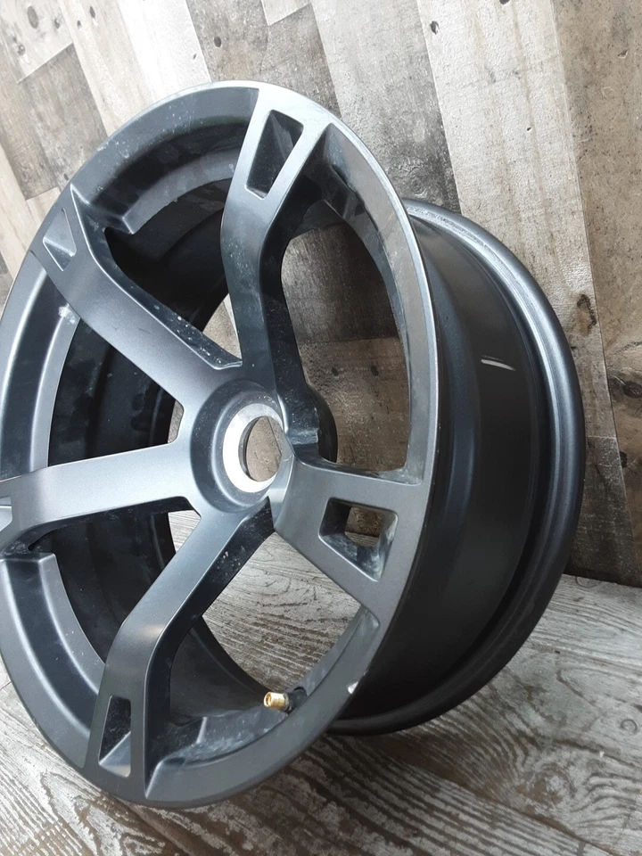 Llanta trasera Can-Am Can Am Ryker 900 Ace 2022 22-25 ligeramente doblada Foto 2 de 4