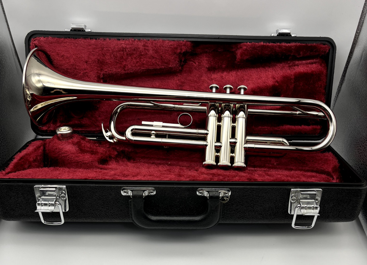 YAMAHA Trumpet YTR1310 YTR-1310 With Case good condition