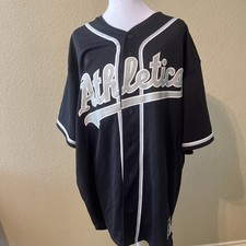 Oakland A's Embroidered Majestic Baseball Jersey - Men’s XL /  TG Black