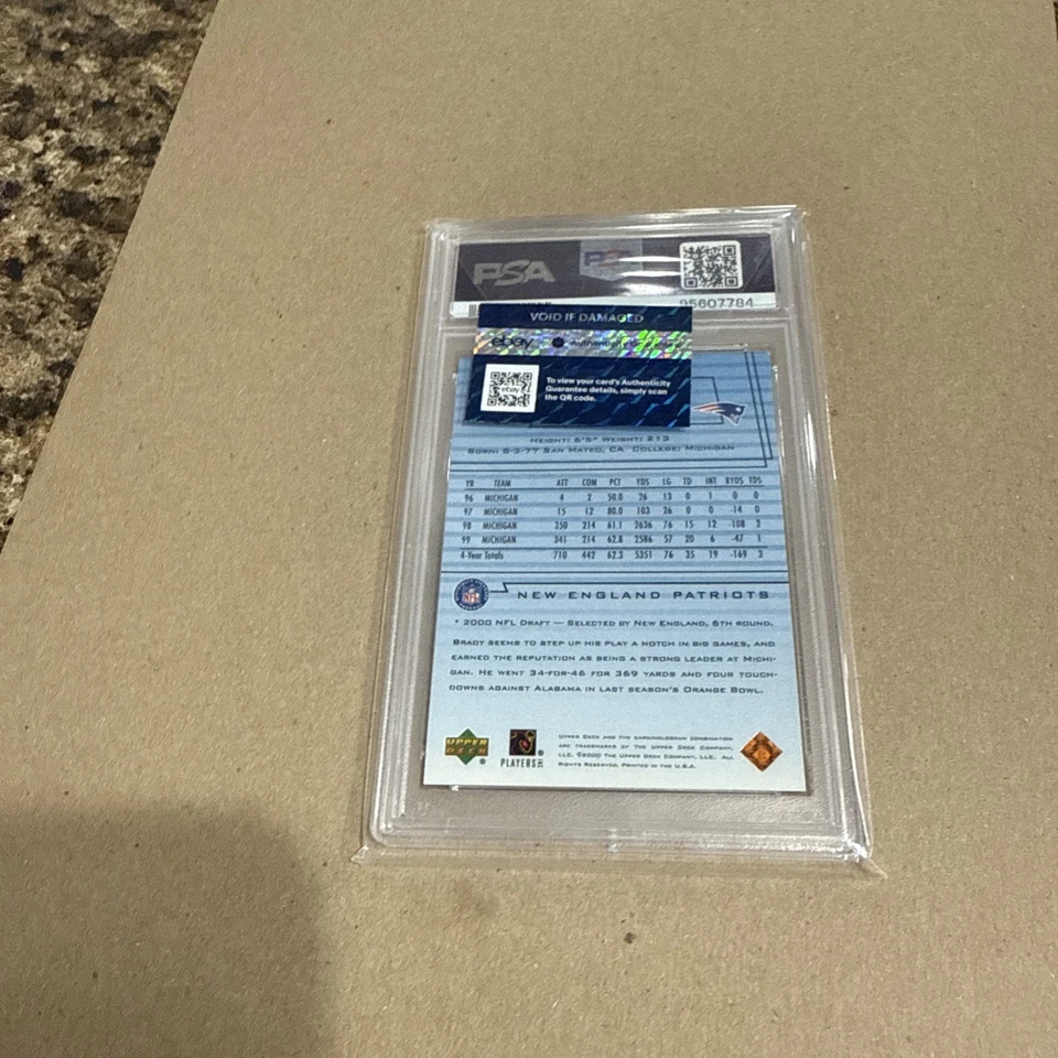 Подлинная радиоуправляемая карточка с автографом Тома Брэди 2000 Upper Deck PSA 10 PSA/DNA - Изображение 2 из 2