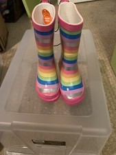 Girls Sz 7/8 Wonder Nation Rainbow style rubber boots.