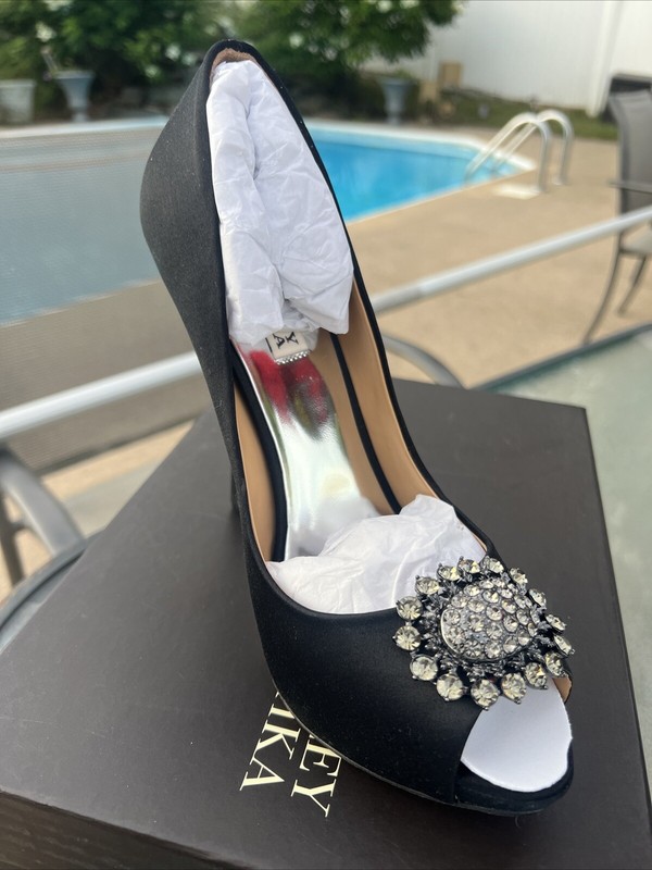 Badgley Mischka Lissa Size 9 Black open toe pump shoes New With Box