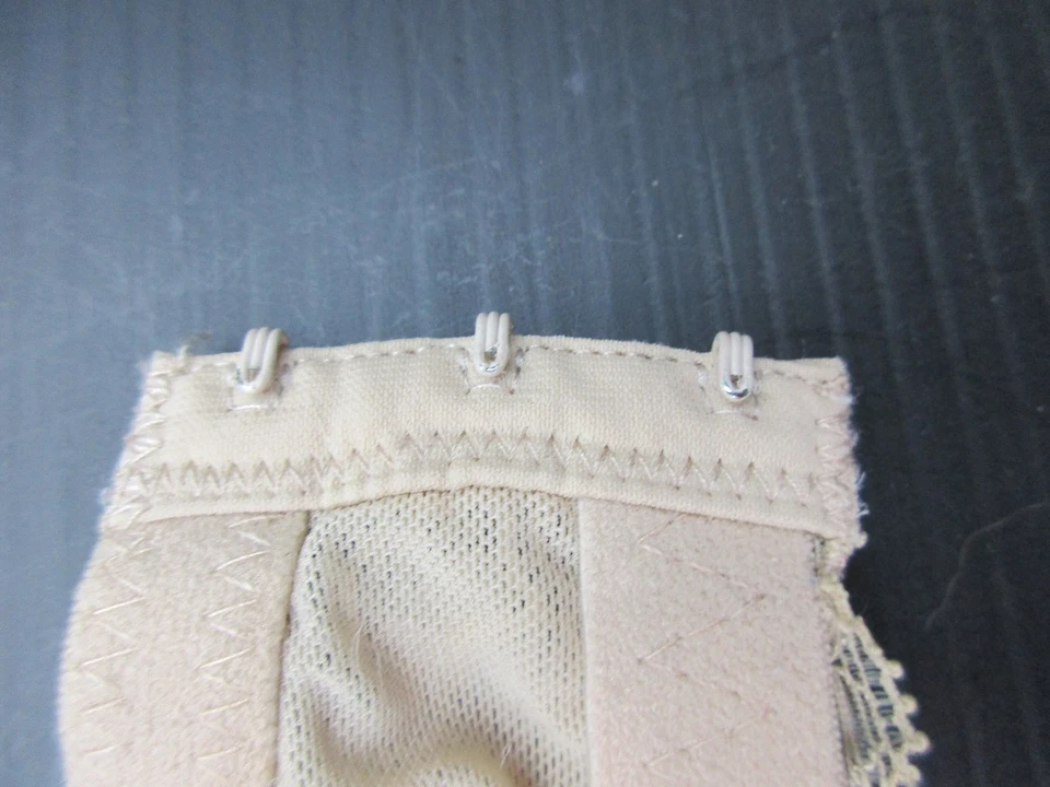 Sujetador de lactancia maternidad talla 40D beige acolchado con aros cierre trasero 1D Foto 4 de 4