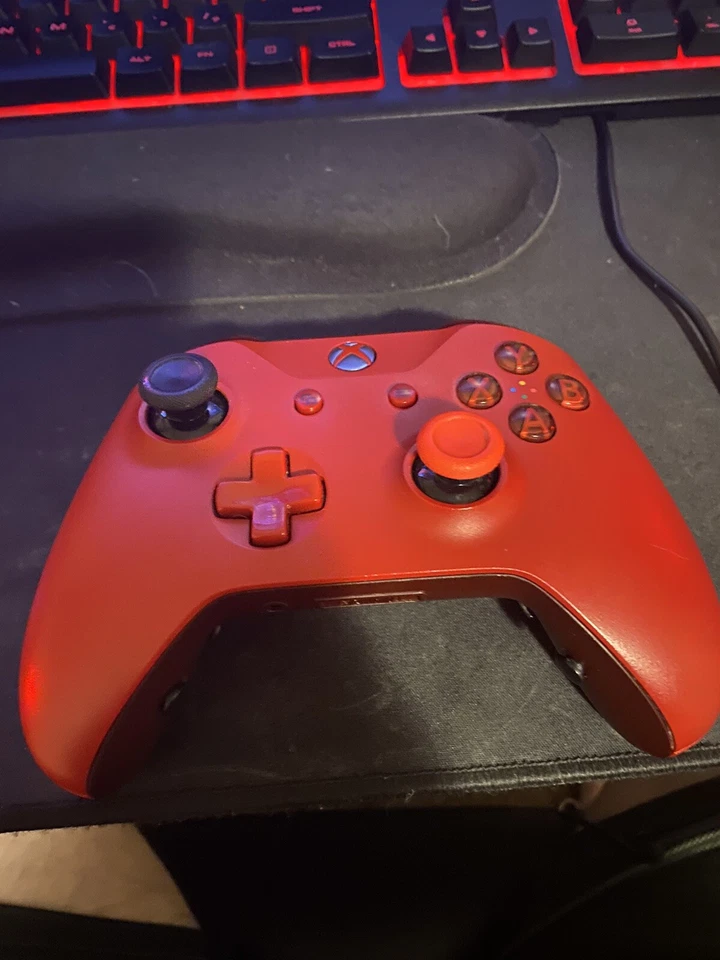 Mando Xbox One Battle Beaver rojo. Consulta la descripción del artículo. Foto 2 de 3