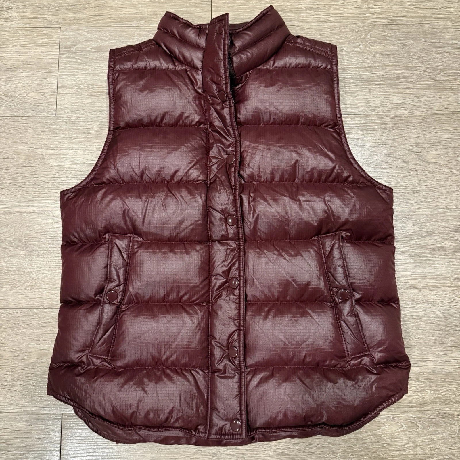 J Crew Down Puffer Vest Mens Medium Maroon Full Zip Pockets Outdoors EUC