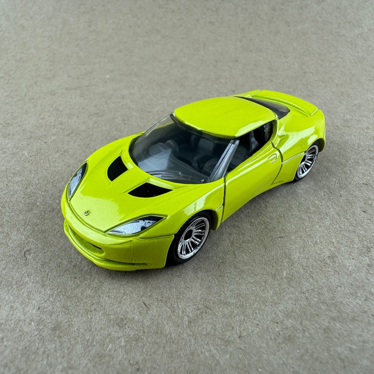 Lotus Cars U.S.A. RCカー No Reserve: 1:4 Scale Lotus 98T RC Car for sale on BaT