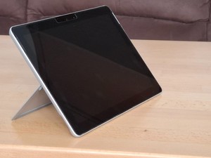 Microsoft Surface Go 64GB 4GB 10,5 Zoll  Windows10 inkl. Tastatur u. Netzteil