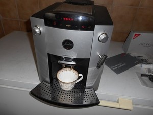 JURA Impressa F70 Kaffeevollautomat - Platin (13969)